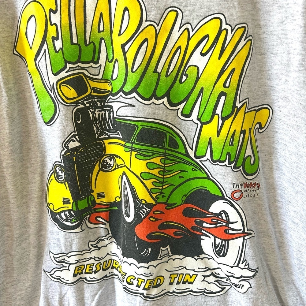 Jerzees Gray Graphic Tee with Car Design - Picture 2 of 4